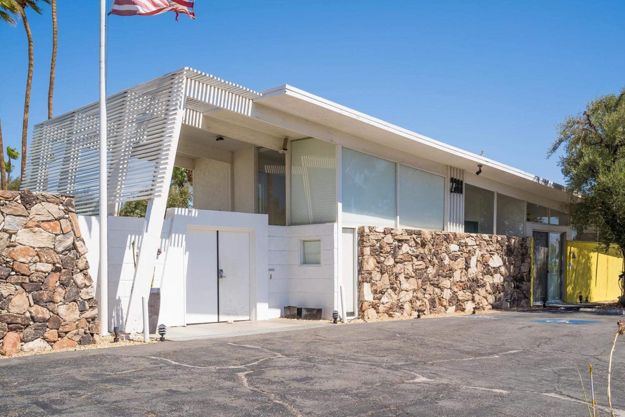 Monkey Tree Hotel By Avantstay Stylish Hotel In Palm Springs W Pool Eksteriør billede